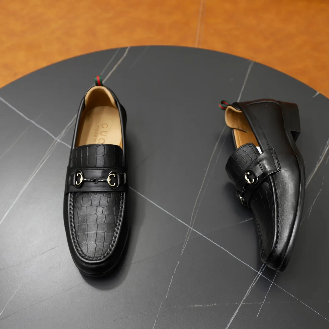 Men's shoes: 250🙅‍♂️🙅‍♂️🙅‍♂️Niuli Brand: GUCCI Size: 38-44 (45 can be customized) Level: Counter classic Material: Original soft cowhide upper Comfortable cowhide lining Original lightweight outsole Style category: Business casual footwear Driving leather shoes Color: Actual picture color